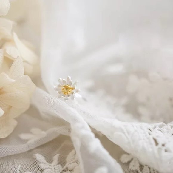 14k Gold Two-tone Flower Sterling Silver Ring - Picture 2 of 9